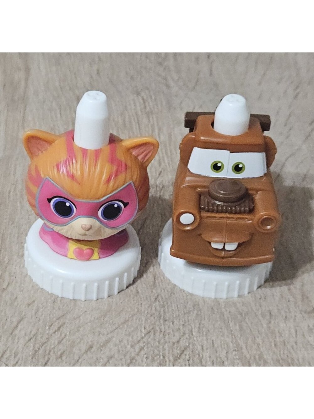 Super Kitties Ginny & Disney Cars Mater - Good 2 Grow Juice Toppers